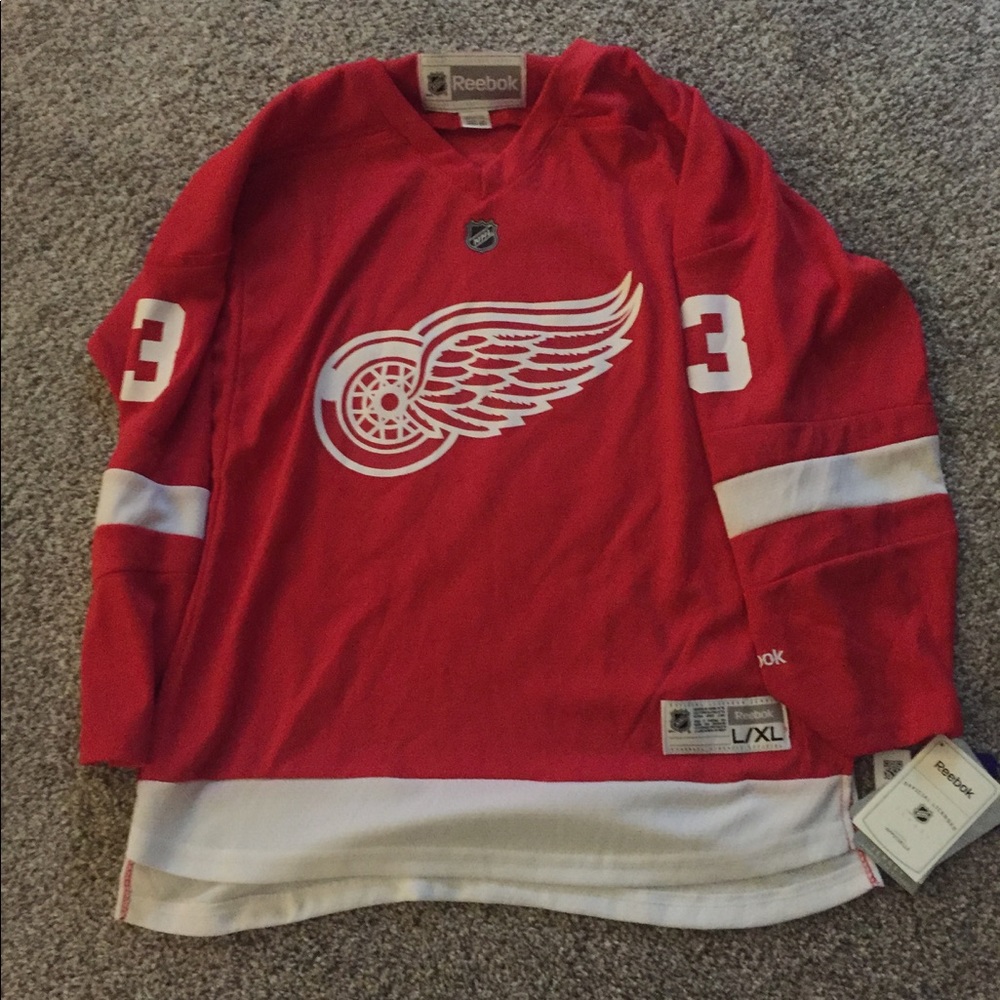 Youth size large/cl Detroit red wings jersey